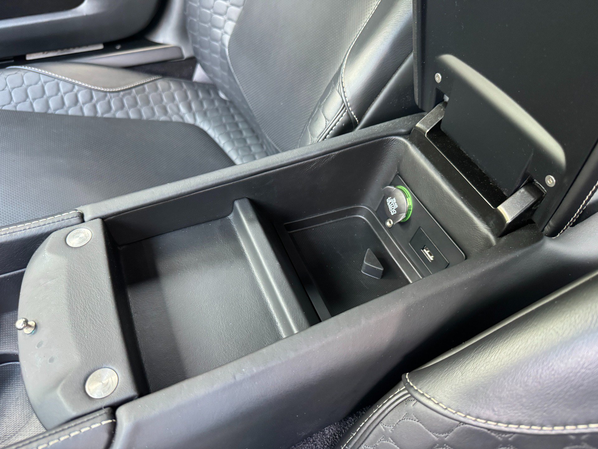 Used 2014 Aston Martin Vanquish Coupe RWD image 53