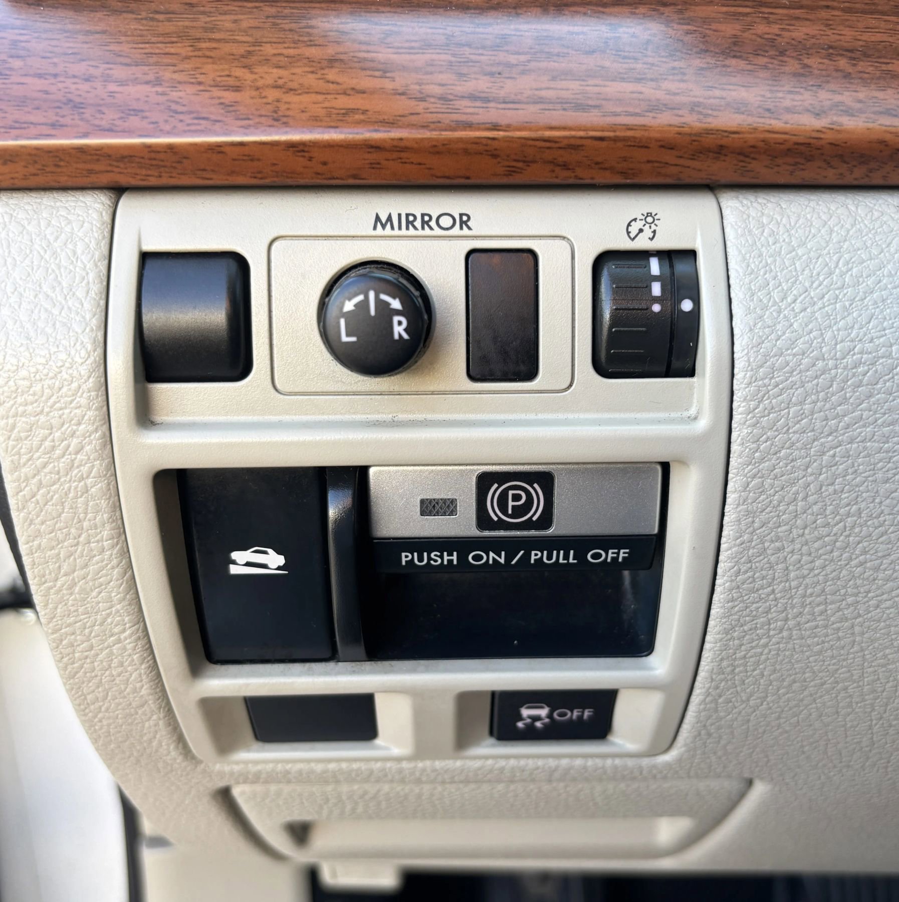 Used 2014 Subaru Outback 2.5i Limited w/ Moonroof Package AWD/4WD image 16