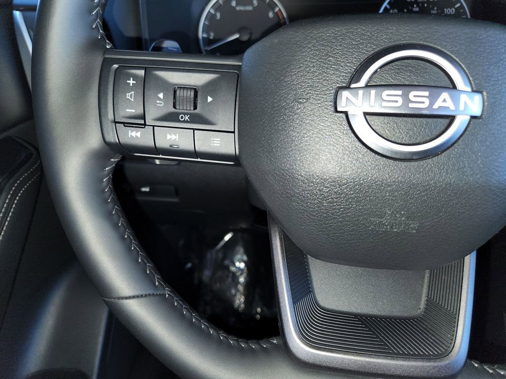Used 2025 Nissan Rogue SV image 23
