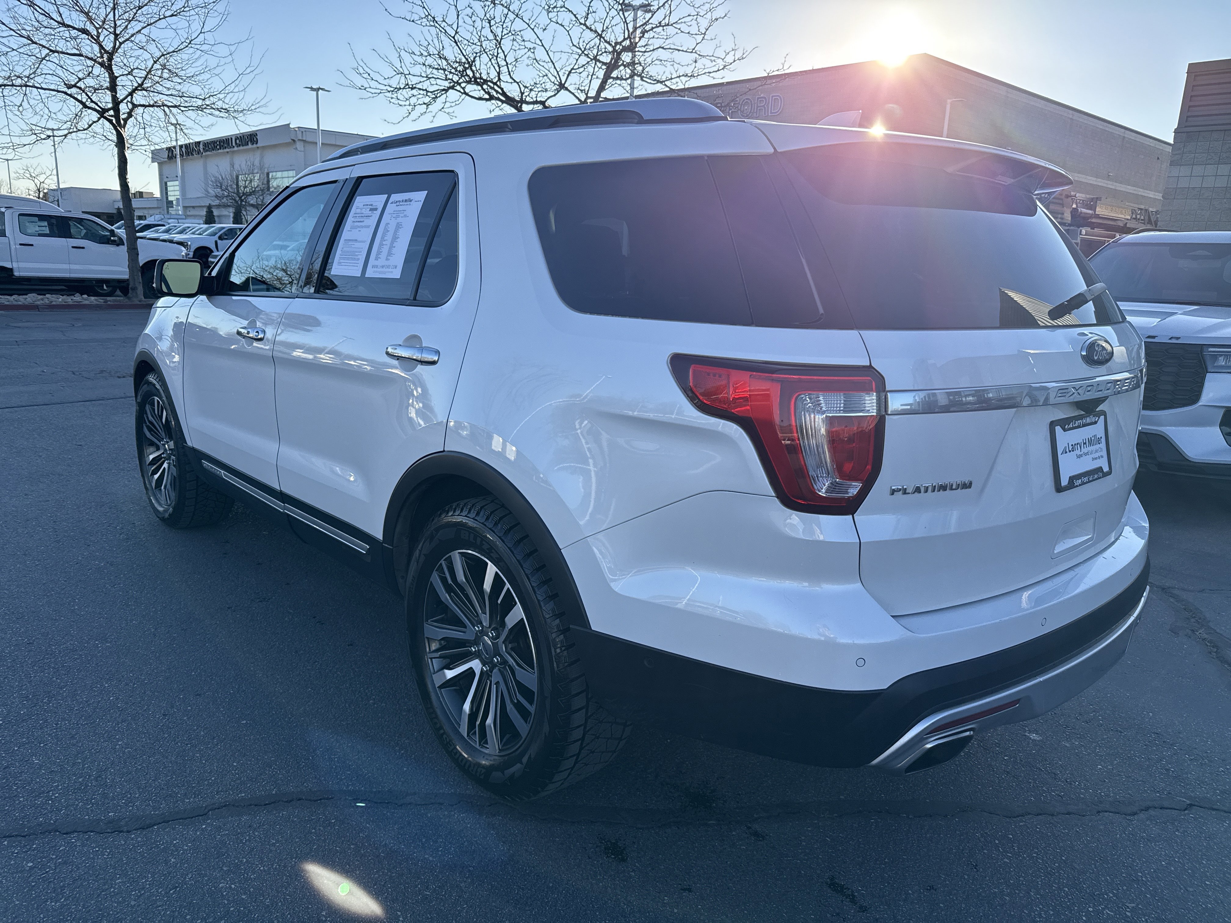Used 2016 Ford Explorer Platinum image 3