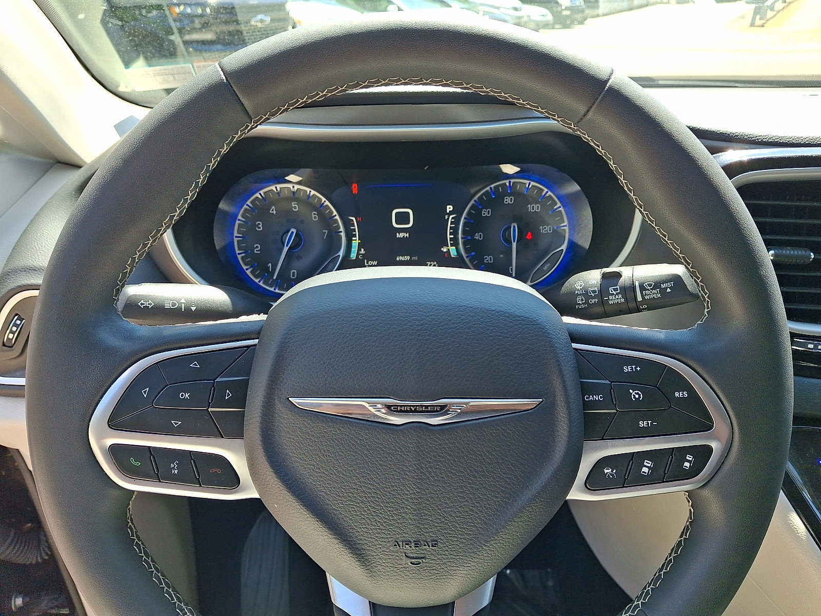 Used 2023 Chrysler Pacifica Touring-L FWD image 21