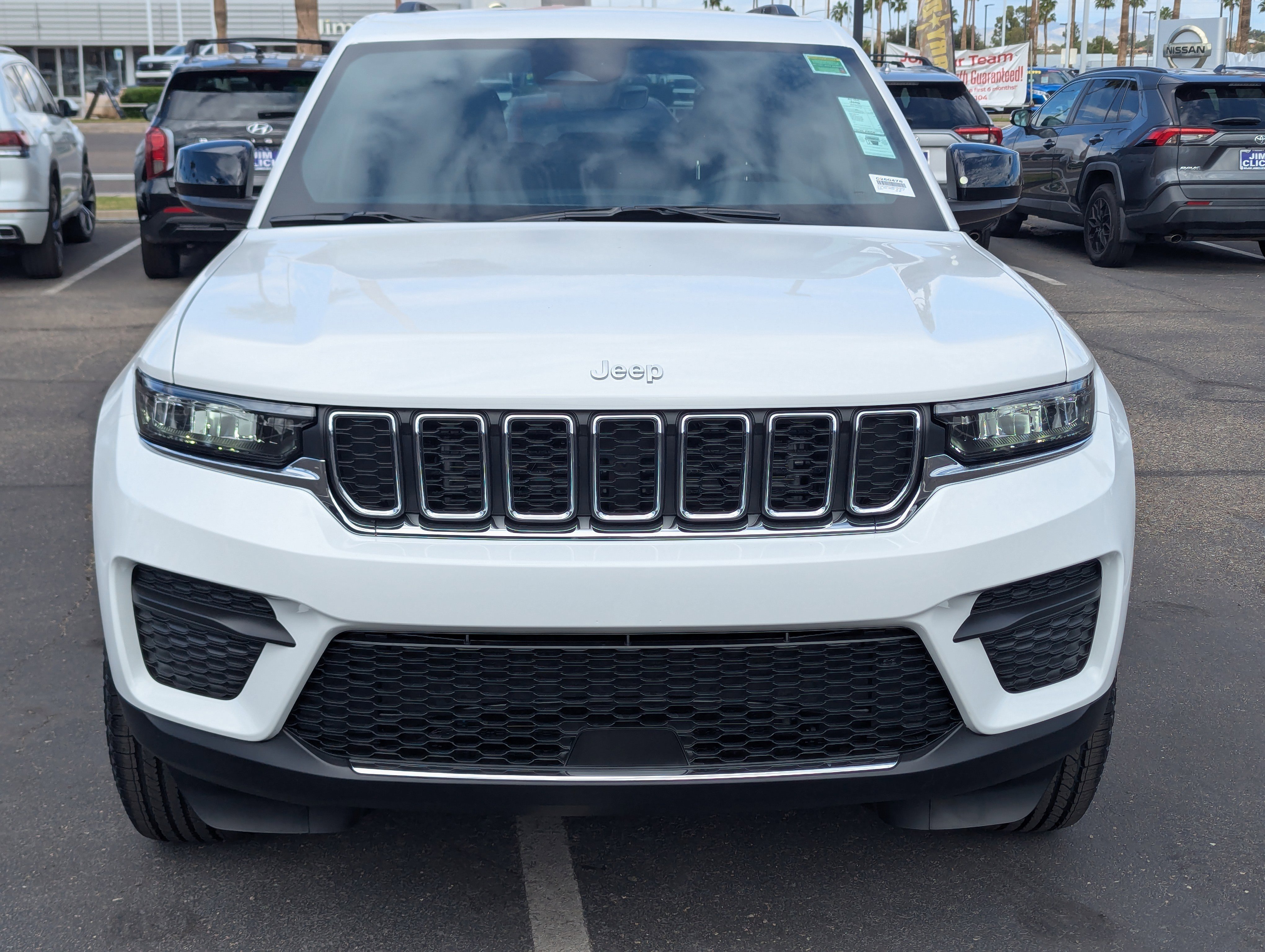 New 2025 Jeep Grand Cherokee Laredo image 6
