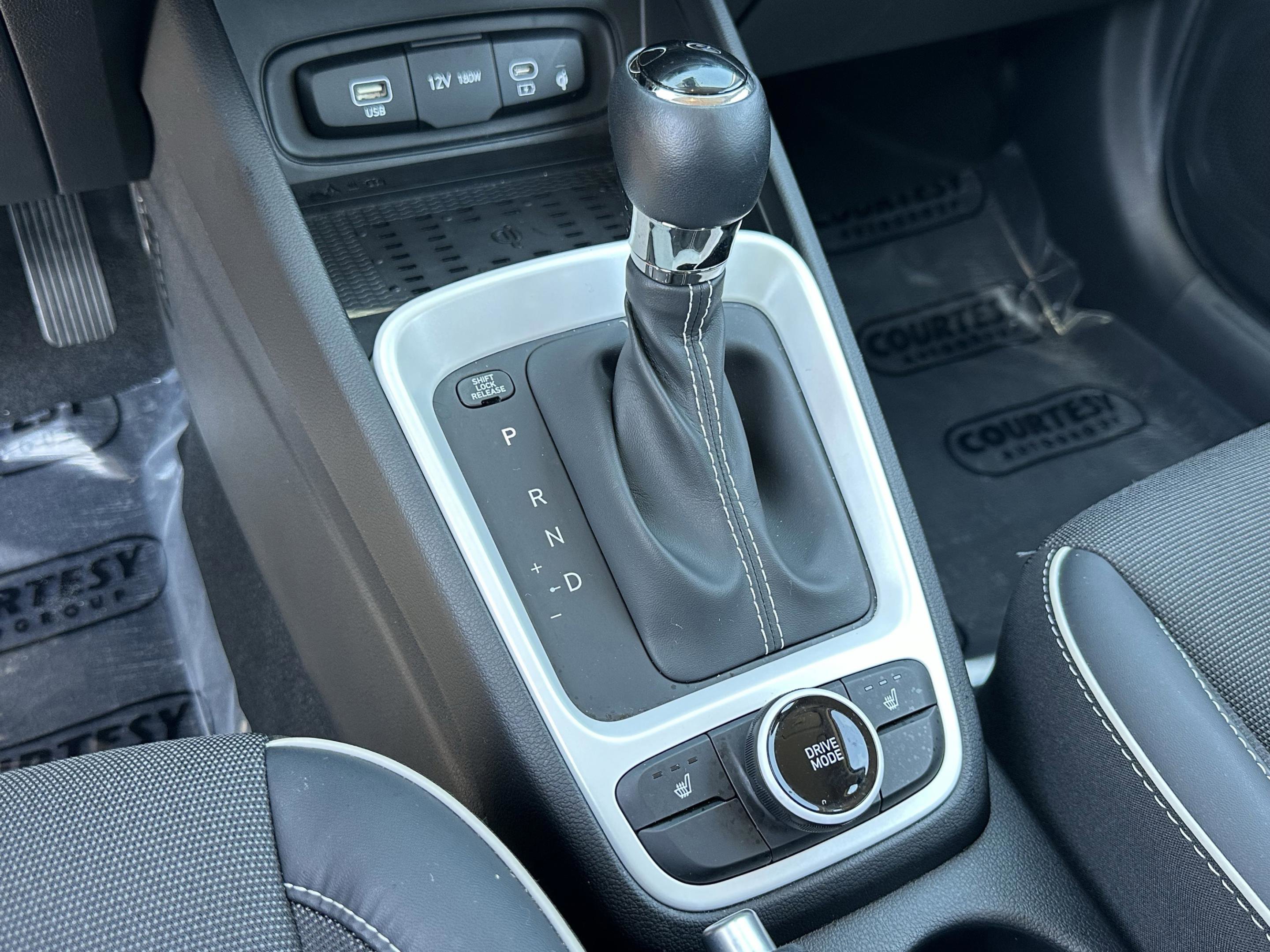 Certified 2024 Hyundai Venue Limited FWD image 24