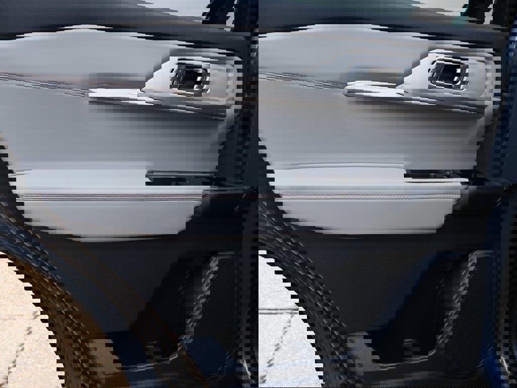 Used 2025 Ford Explorer Active w/ Active Comfort Package image 19