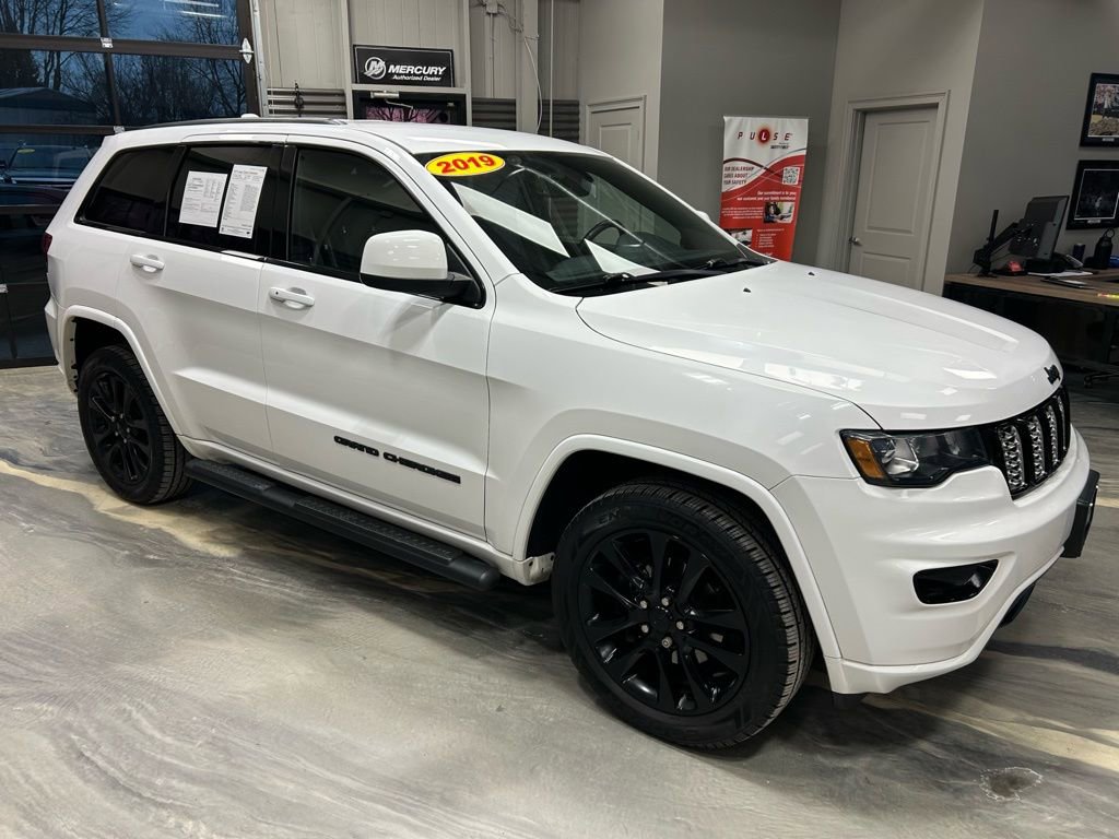 Used 2019 Jeep Grand Cherokee Altitude image 28