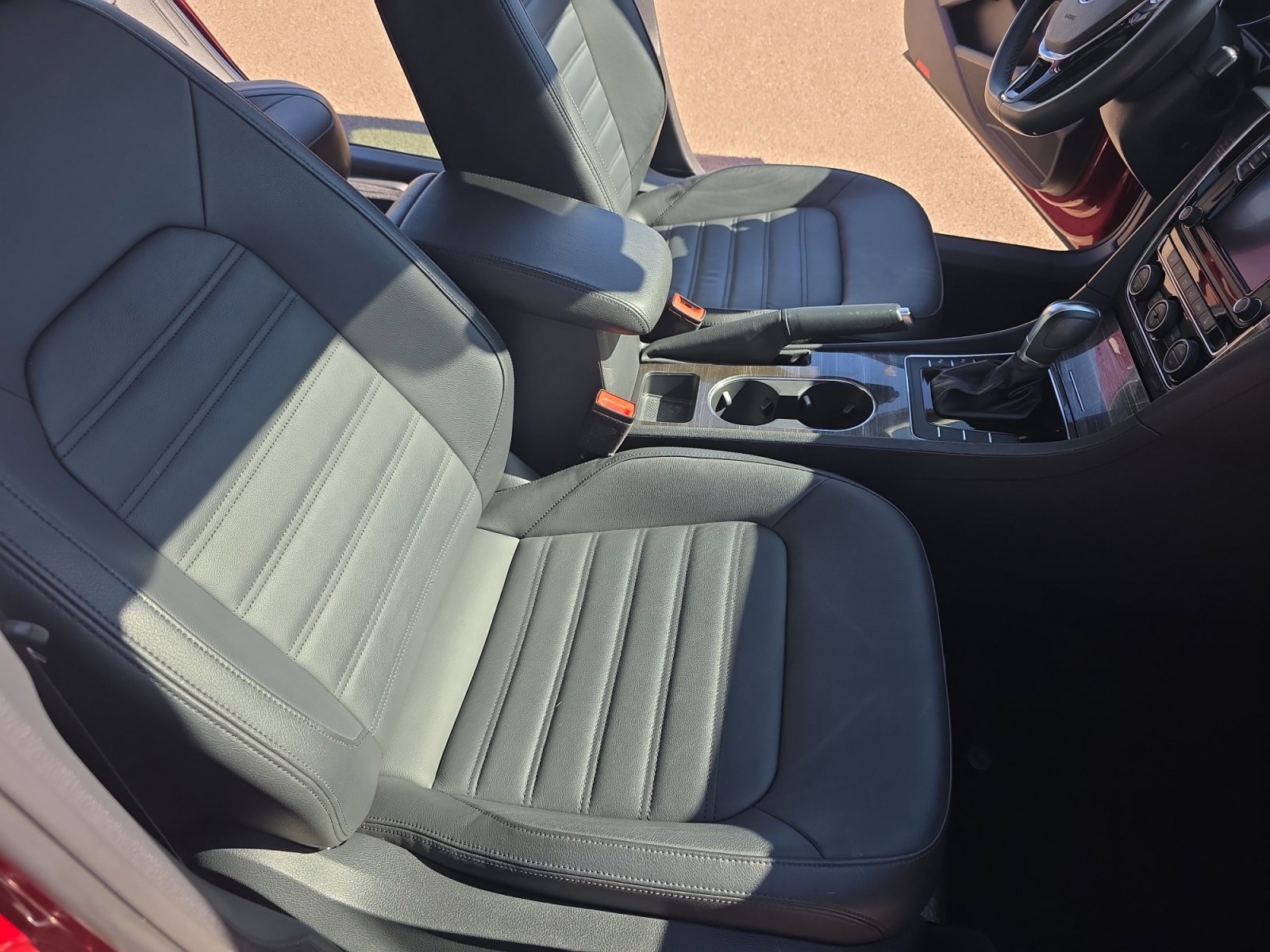 Used 2018 Volkswagen Passat 2.0T SEL Premium FWD image 19