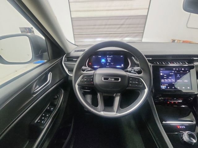 Used 2023 Jeep Grand Cherokee L Laredo image 12