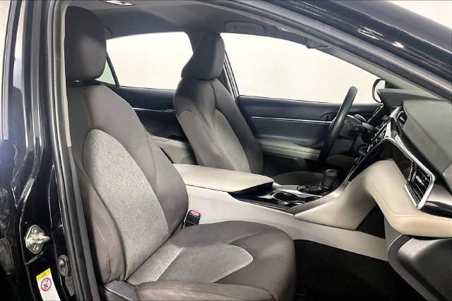 Used 2018 Toyota Camry LE FWD image 9