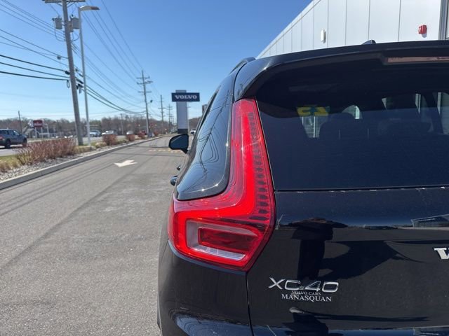 Certified 2025 Volvo XC40 B5 Plus image 10