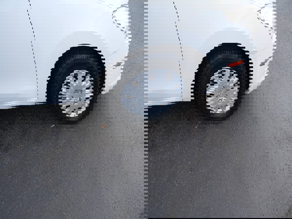 Used 2012 Hyundai Elantra GLS image 33