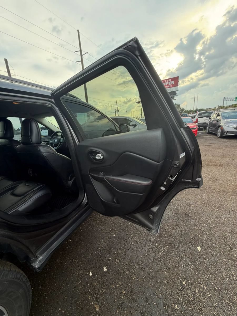 Used 2014 Jeep Cherokee Trailhawk w/ Leather Interior Group AWD/4WD image 10