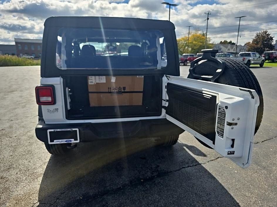 Used 2022 Jeep Wrangler Sport image 32