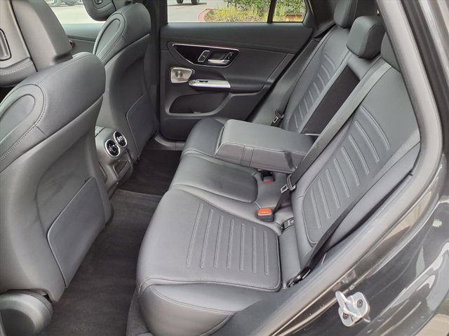 Used 2025 Mercedes-Benz GLC 300 image 18