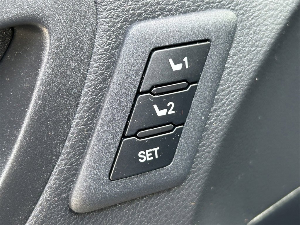 Used 2025 Toyota Sienna XSE image 23