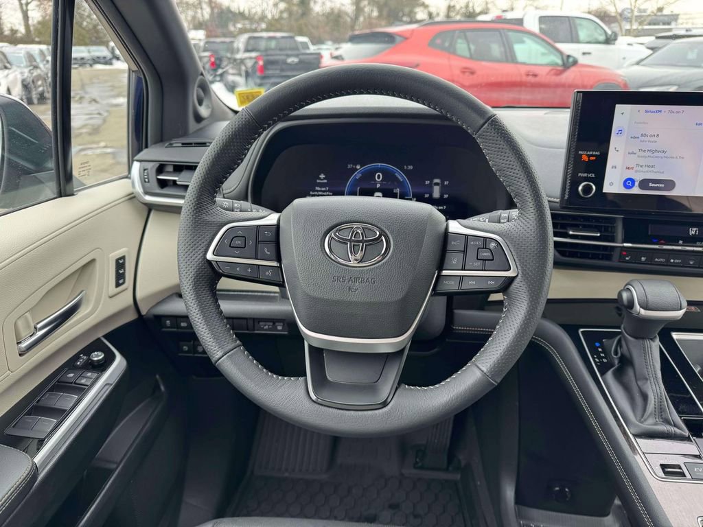 Used 2025 Toyota Sienna Limited image 20