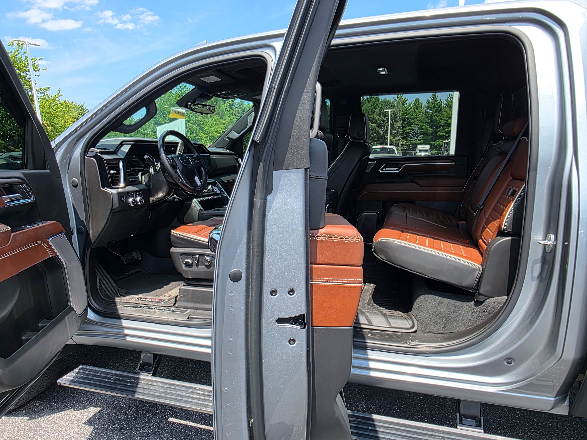 Used 2024 GMC Sierra 2500 Denali Ultimate AWD/4WD image 10