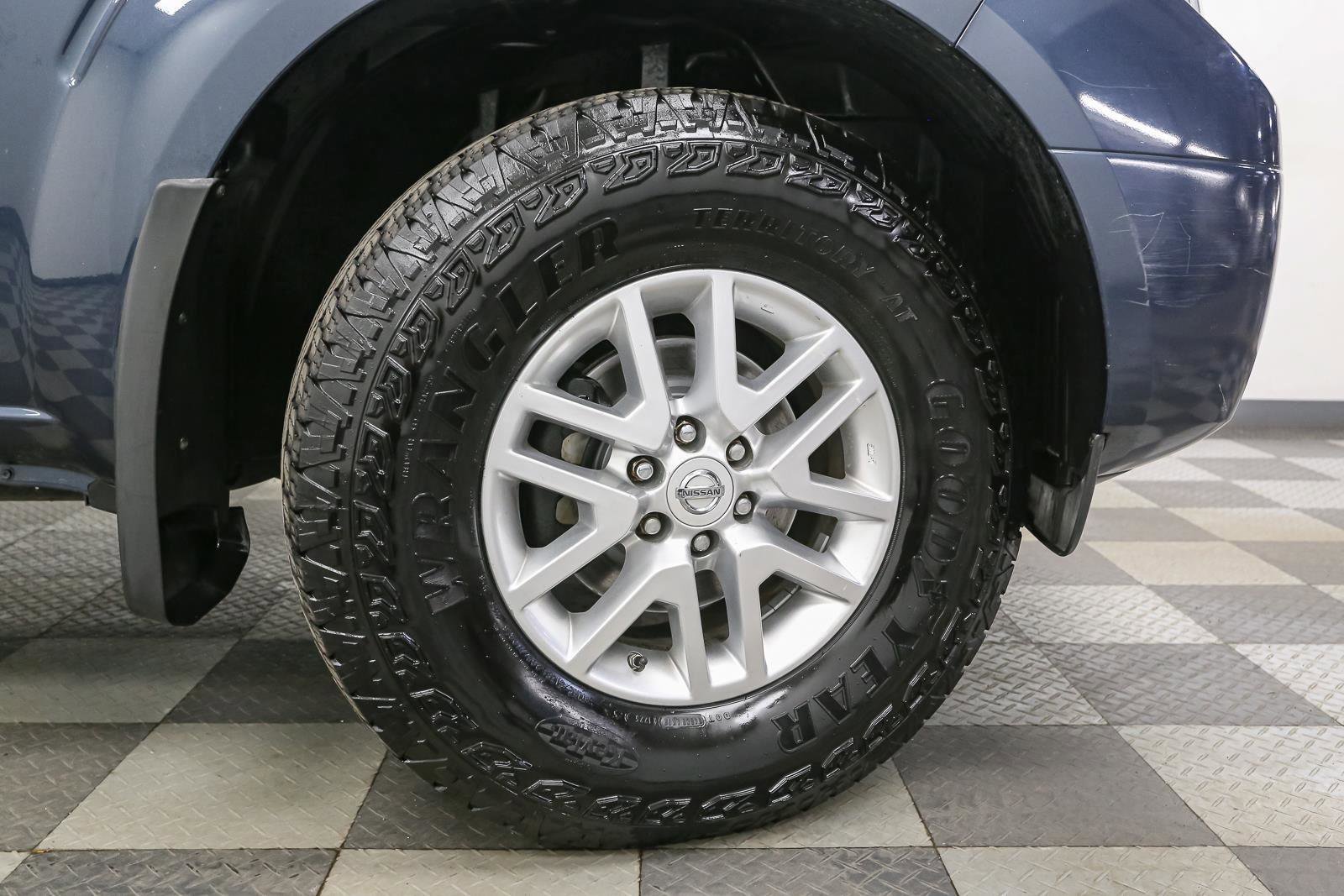 Used 2015 Nissan Frontier SV w/ SV Value Truck Package AWD/4WD image 16
