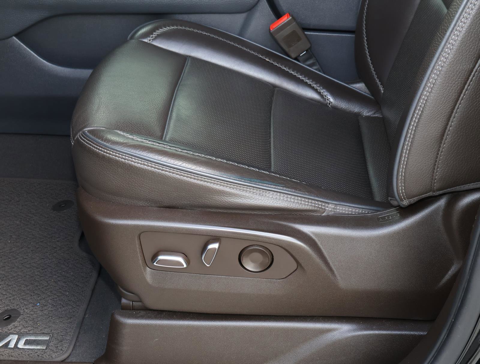 Used 2022 GMC Yukon Denali w/ Denali Ultimate Package image 18