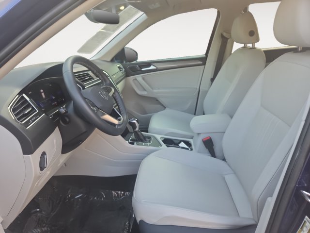 Used 2023 Volkswagen Tiguan SE FWD image 9