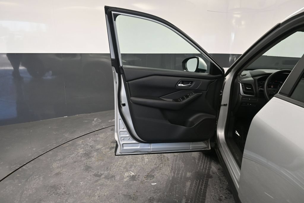Used 2024 Nissan Rogue SV AWD/4WD image 23