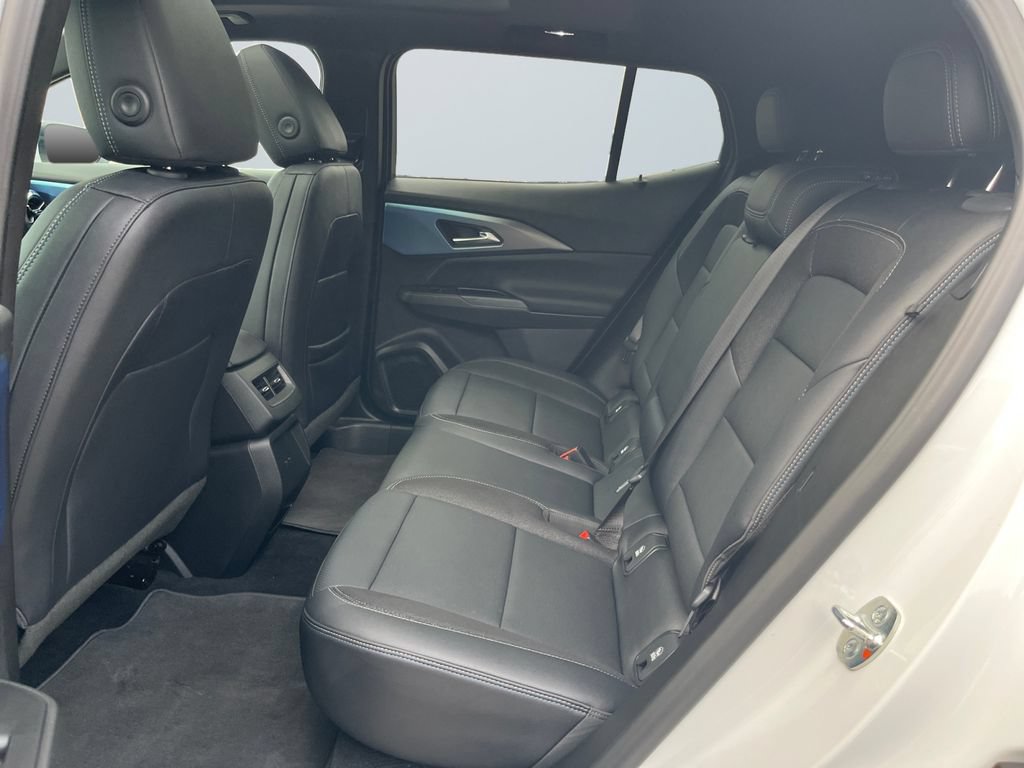 Used 2026 Chevrolet Equinox EV LT FWD image 13