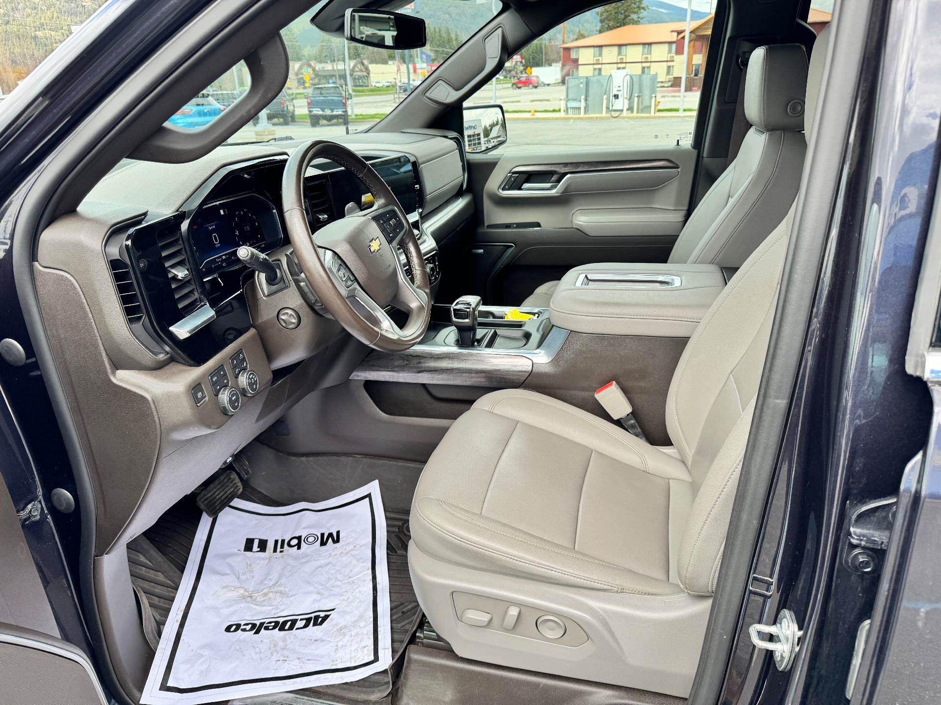 Used 2022 Chevrolet Silverado 1500 LTZ AWD/4WD image 10