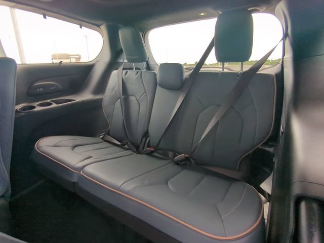 New 2027 Chrysler Pacifica Pinnacle w/ Theater Group AWD/4WD image 16