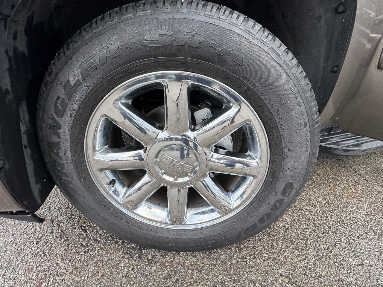 Used 2013 GMC Yukon XL SLT AWD/4WD image 23