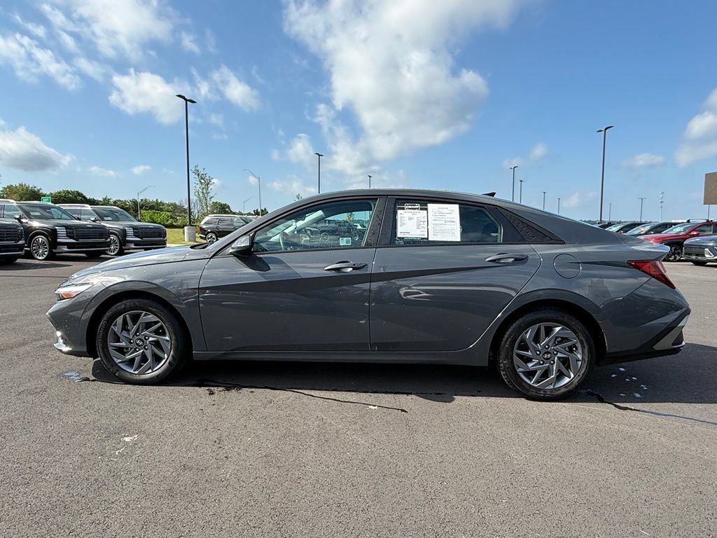 Used 2024 Hyundai Elantra SEL FWD image 8