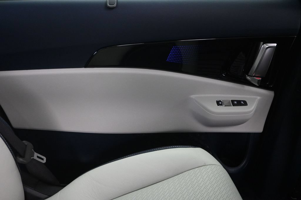 Used 2025 Kia Carnival SX Prestige FWD image 22