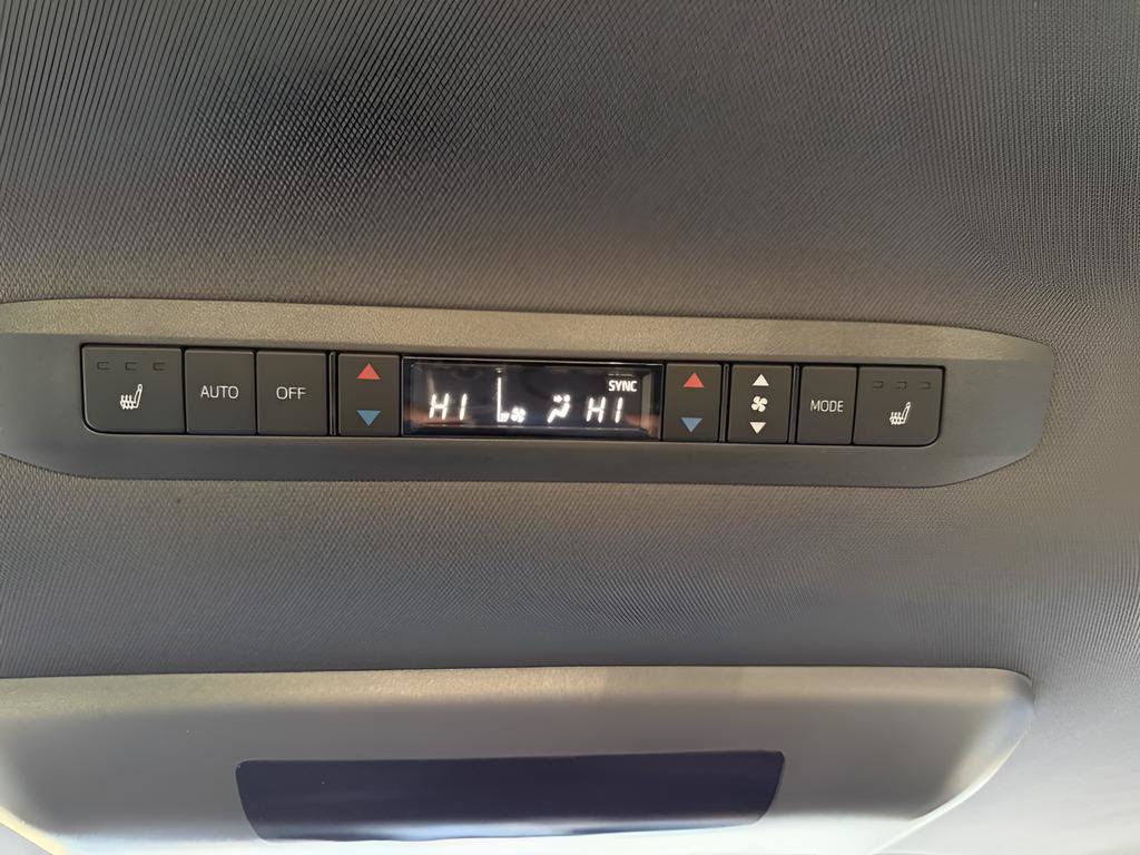 Used 2023 Toyota Sienna Platinum image 35