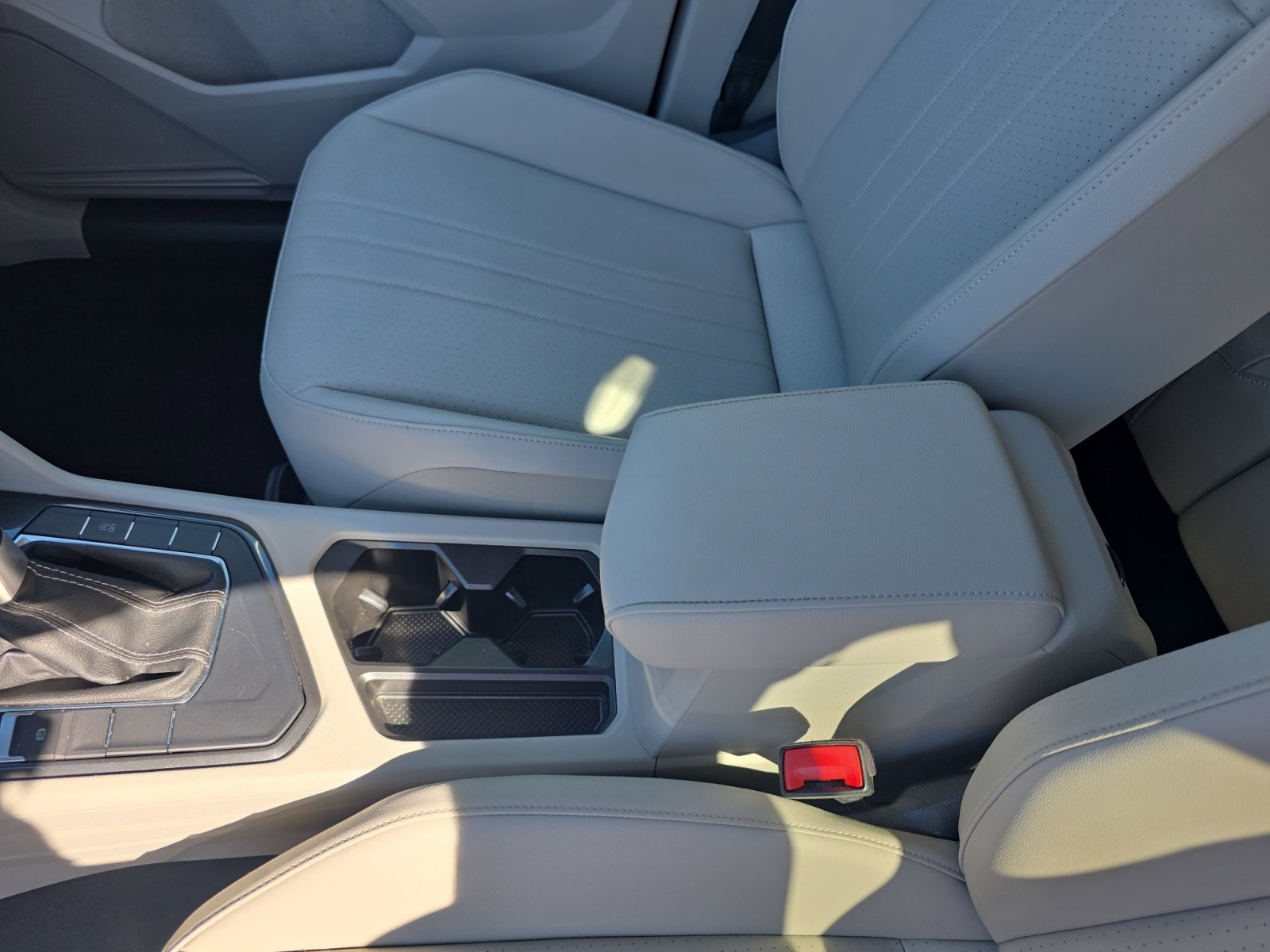 Used 2022 Volkswagen Tiguan SE image 15