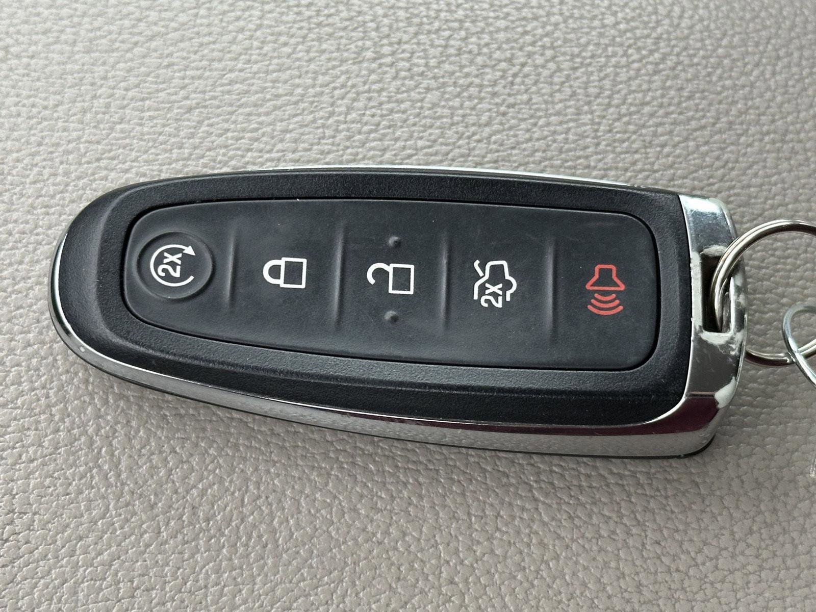 Used 2017 Ford Escape Titanium image 14