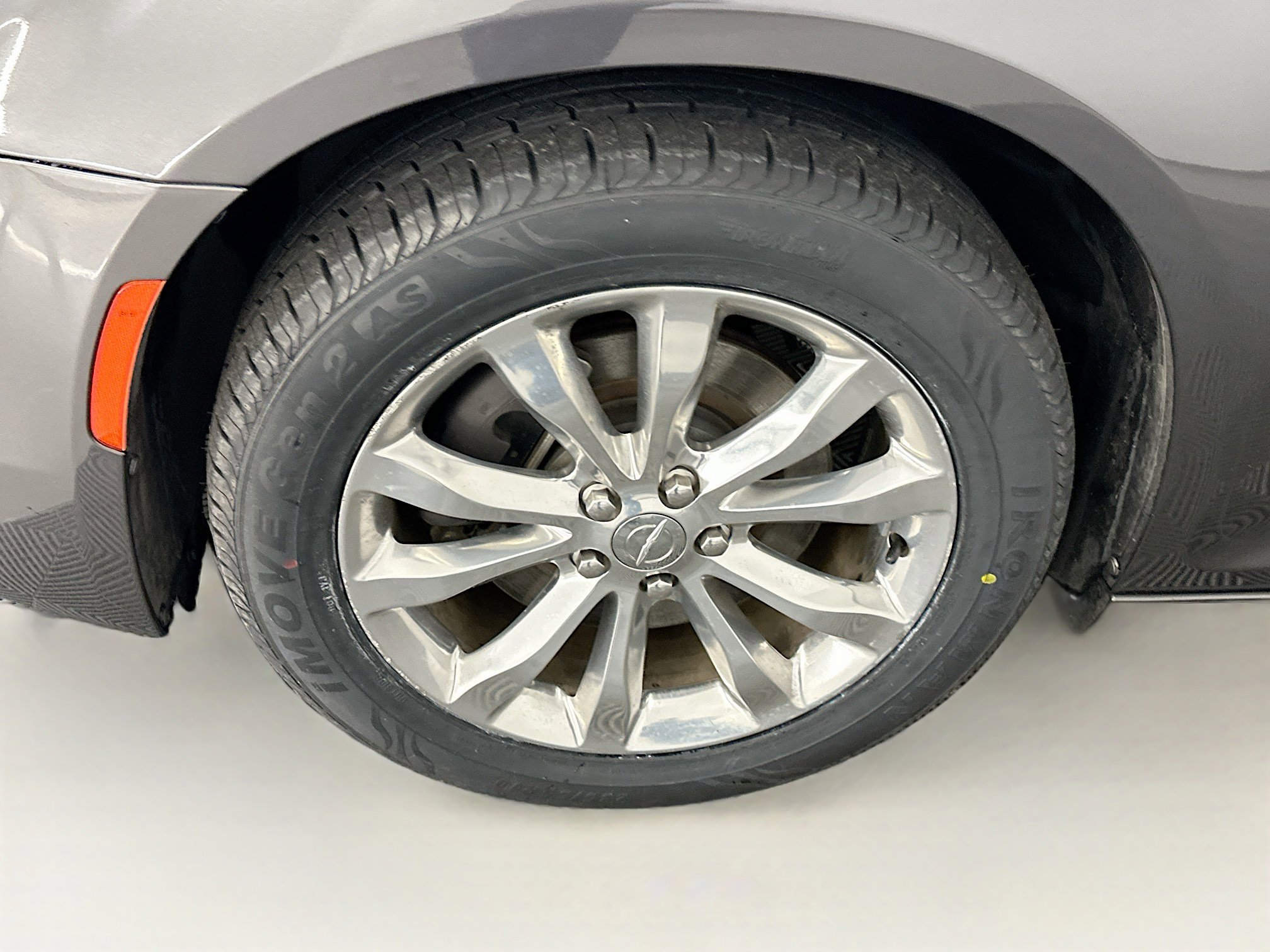 Used 2018 Chrysler 300 Limited AWD/4WD image 11