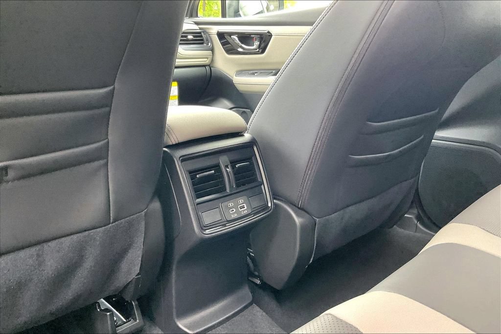 Used 2025 Subaru Forester Limited w/ Popular Package AWD/4WD image 39