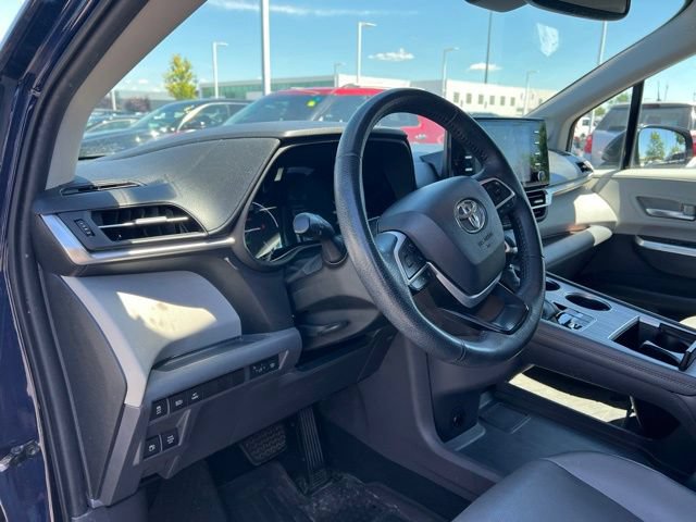 Used 2022 Toyota Sienna XLE w/ XLE Plus Package FWD image 8