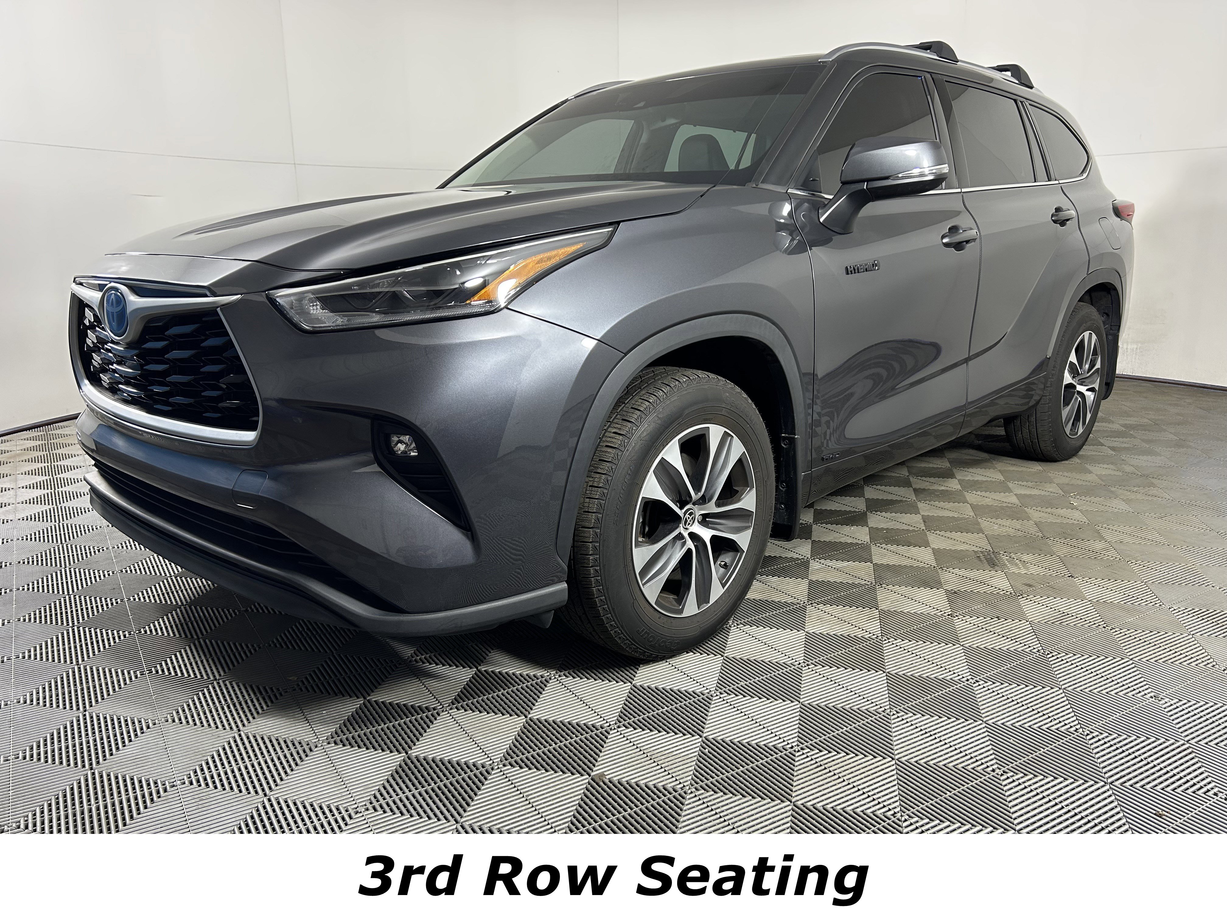 Used 2021 Toyota Highlander XLE image 3