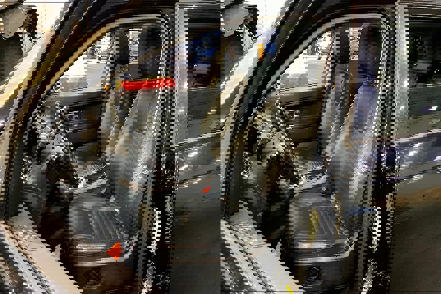 Used 2017 Land Rover Discovery Sport HSE Luxury image 7