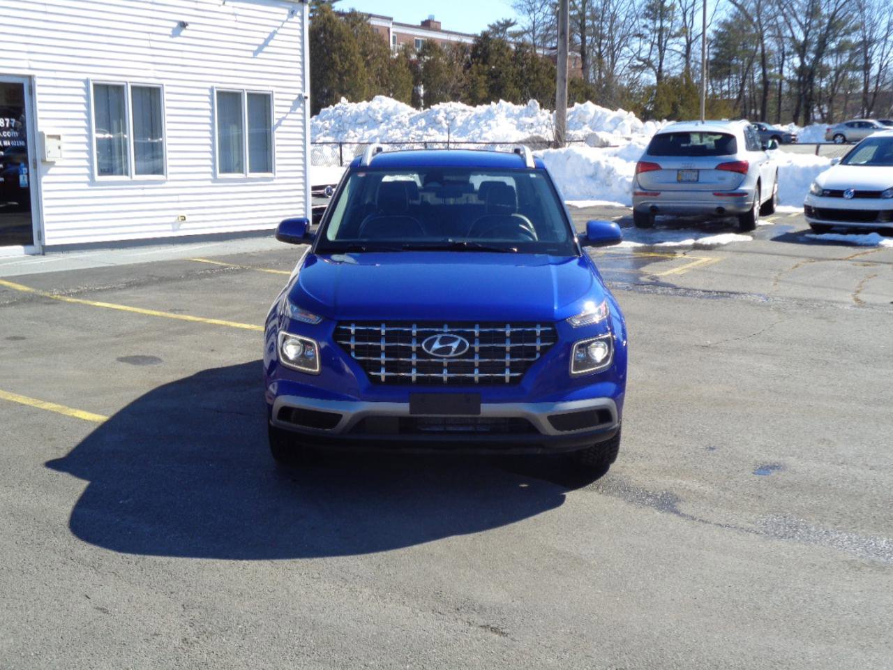 Used 2023 Hyundai Venue Limited image 11