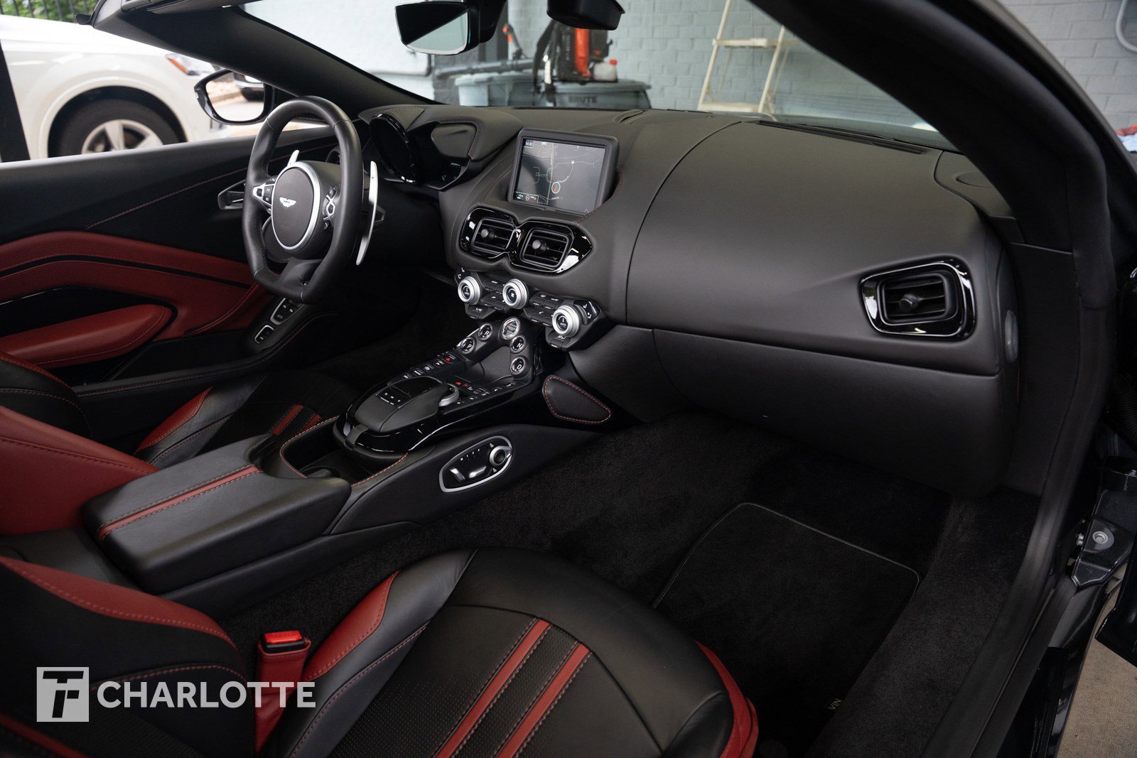 Used 2021 Aston Martin V8 Vantage Roadster image 34