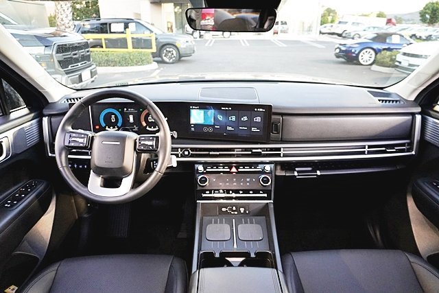 Certified 2025 Hyundai Santa Fe SEL image 19