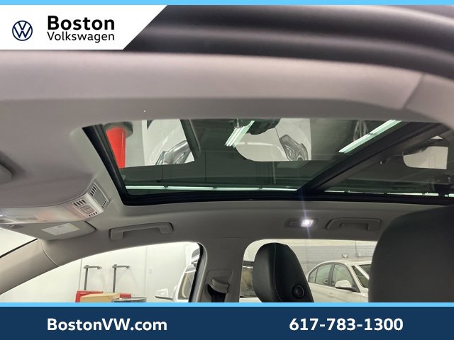 Used 2025 Volkswagen Taos SE w/ Panoramic Sunroof Package image 23