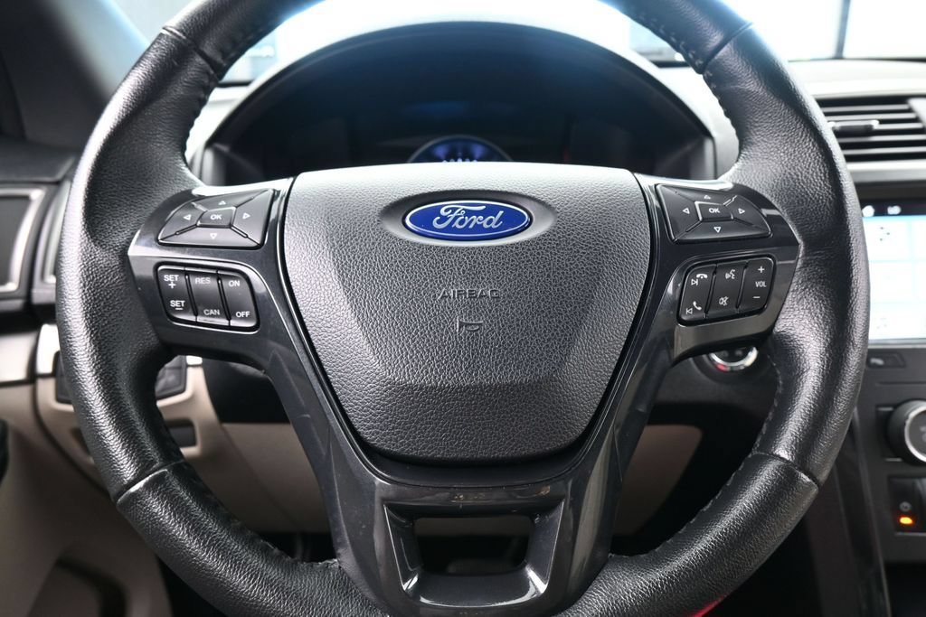 Used 2018 Ford Explorer XLT w/ Equipment Group 202A FWD image 23