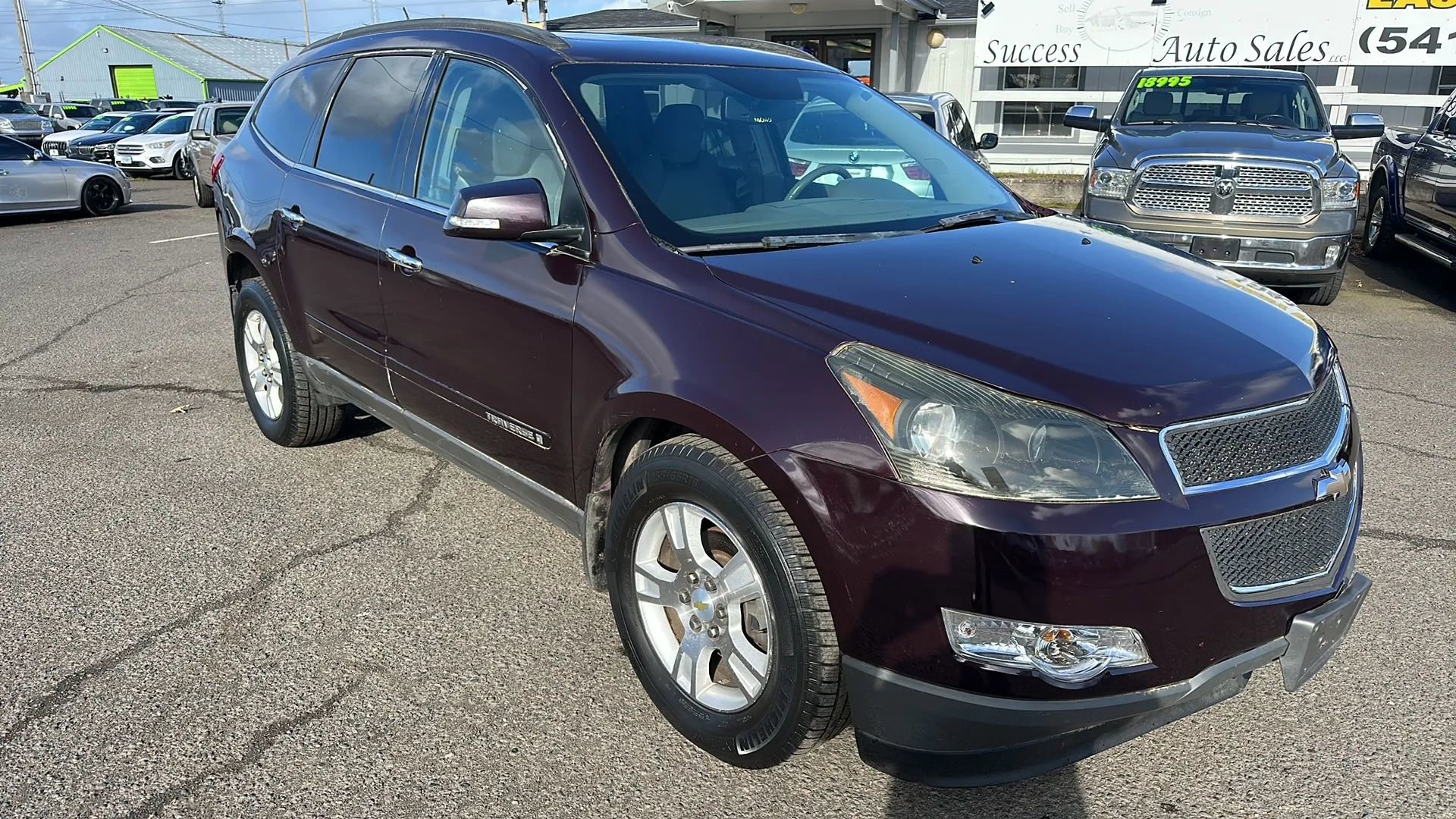 Used 2009 Chevrolet Traverse LT image 2