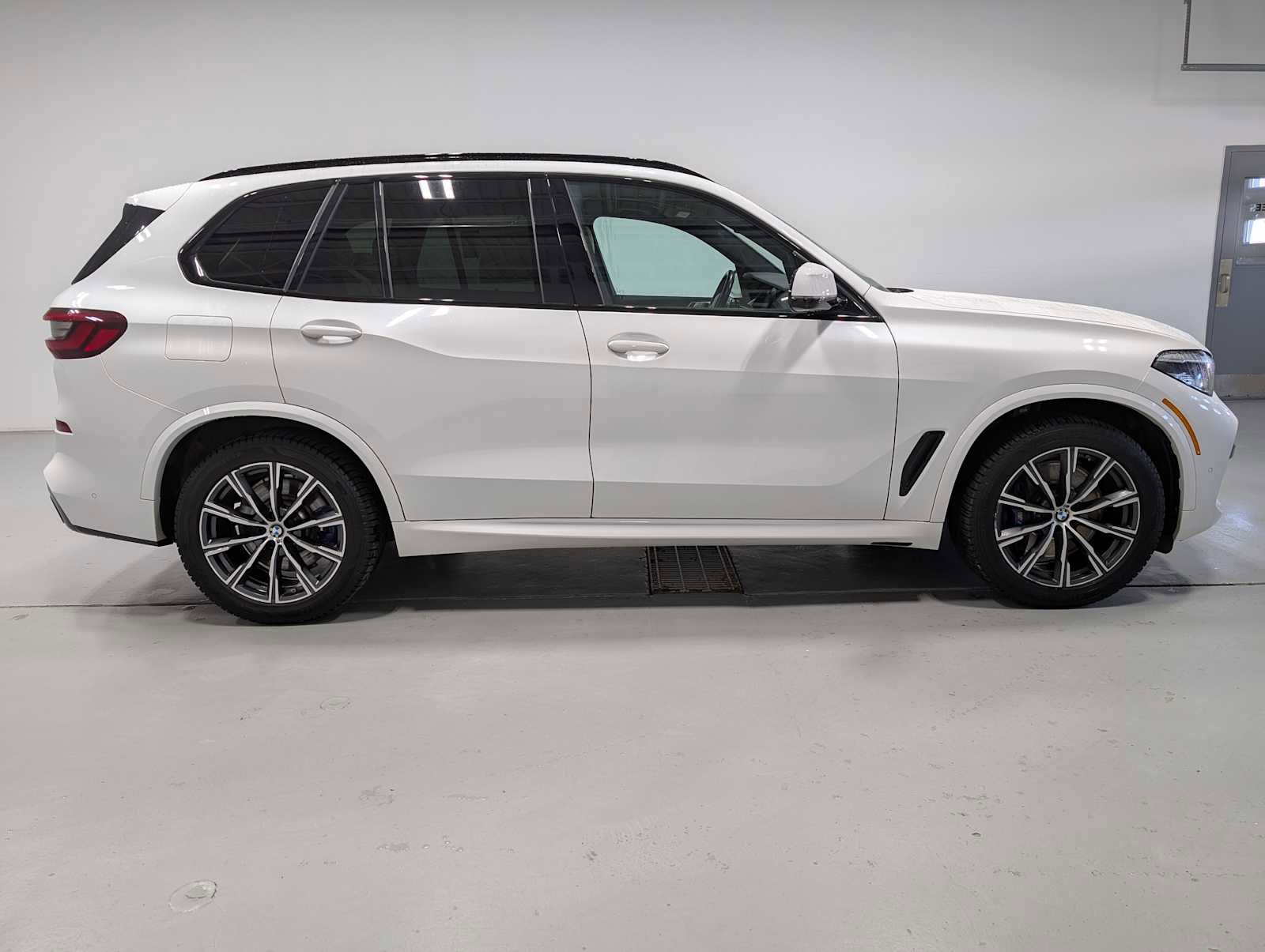 Used 2021 BMW X5 M50i AWD/4WD image 7