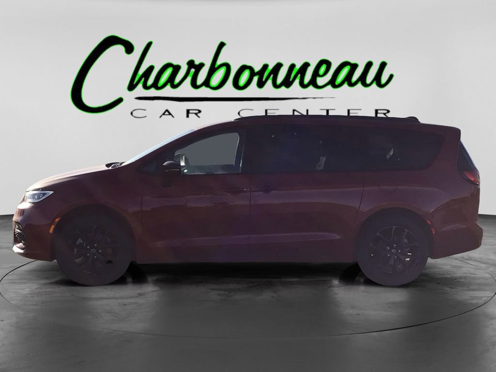 New 2026 Chrysler Pacifica Limited w/ S Appearance Package image 2