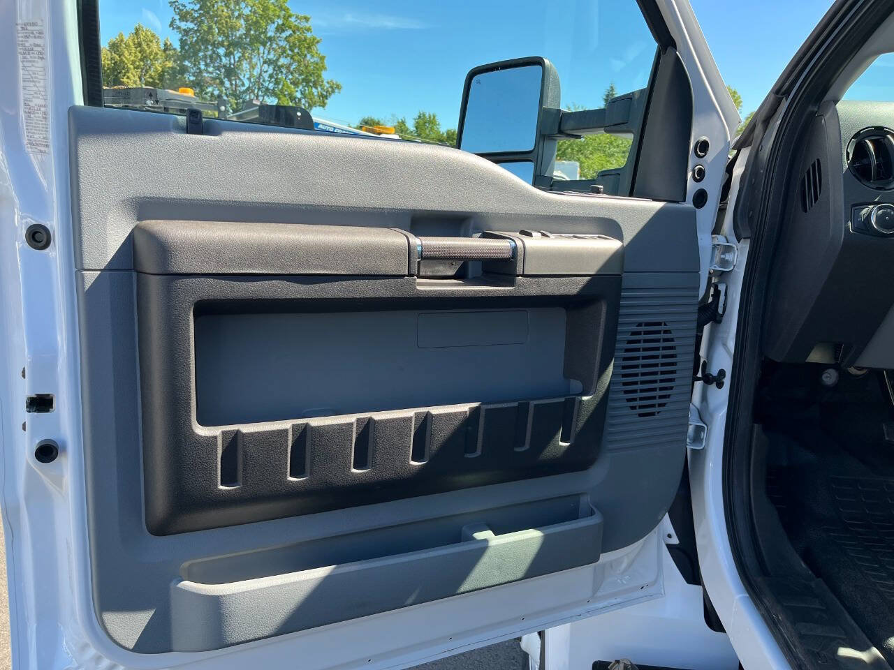 Used 2023 Ford F750 2WD Crew Cab Super Duty image 9