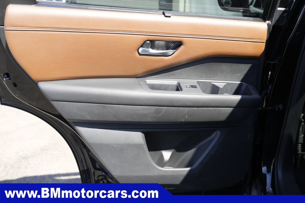 Used 2022 Nissan Pathfinder Platinum w/ Cargo Package AWD/4WD image 28