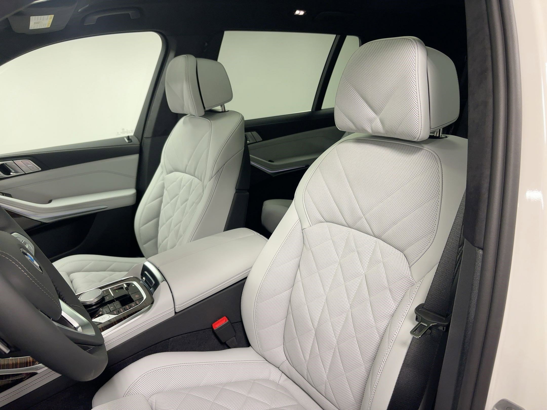 New 2026 BMW X7 xDrive40i w/ Premium Package image 23