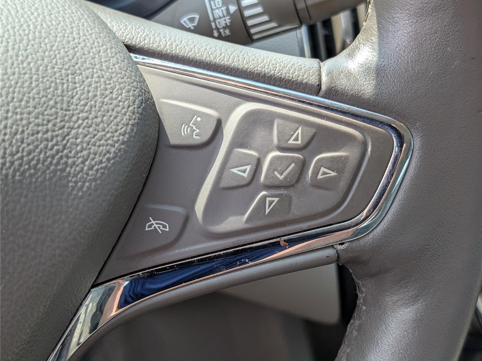 Used 2017 Chevrolet Cruze Premier FWD image 23